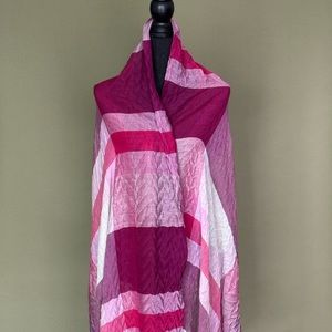 ⭐️ Magenta pink plaid scarf with fringe